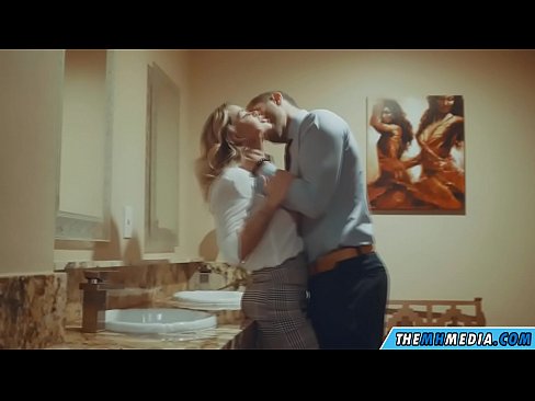 ❤️ Xa i-blonde ene-busty ikuhenda kwindlu yangasese yoluntu ❤❌  kuthi  ❤